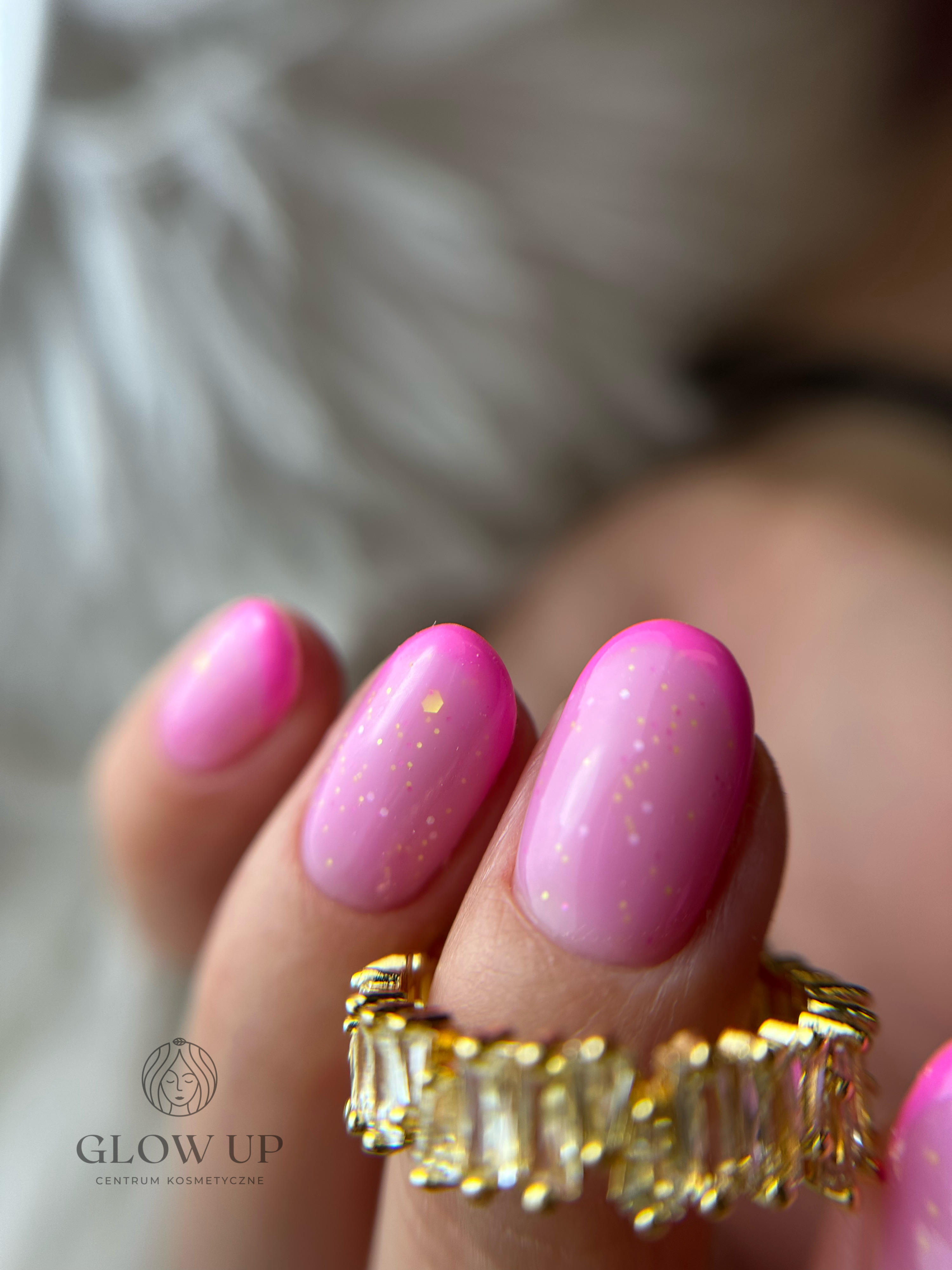 Stylizacja paznokci w salonie Glow Up Lublin - manicure hybrydowy i żelowy