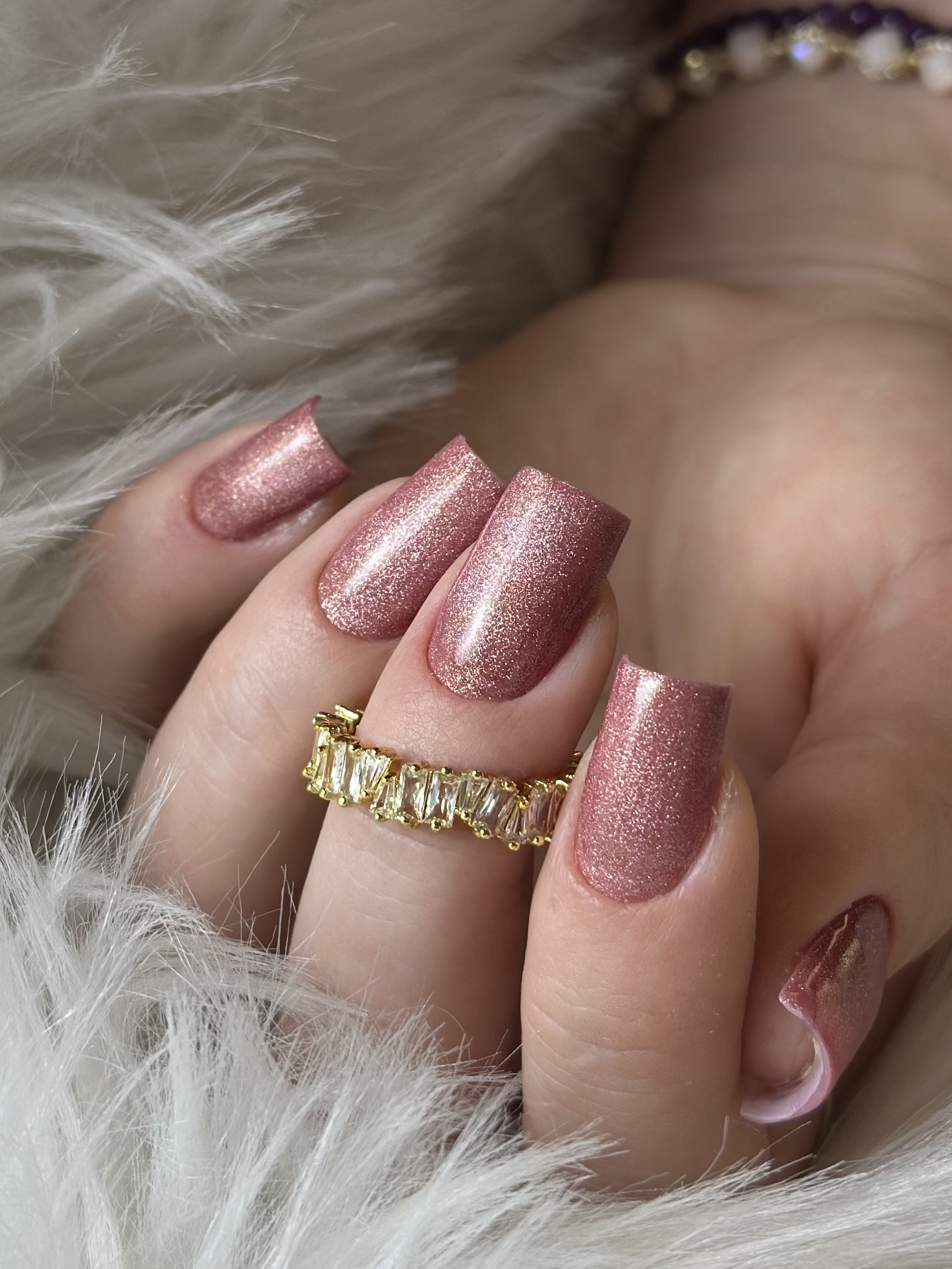 Stylizacja paznokci w salonie Glow Up Lublin - manicure hybrydowy i żelowy