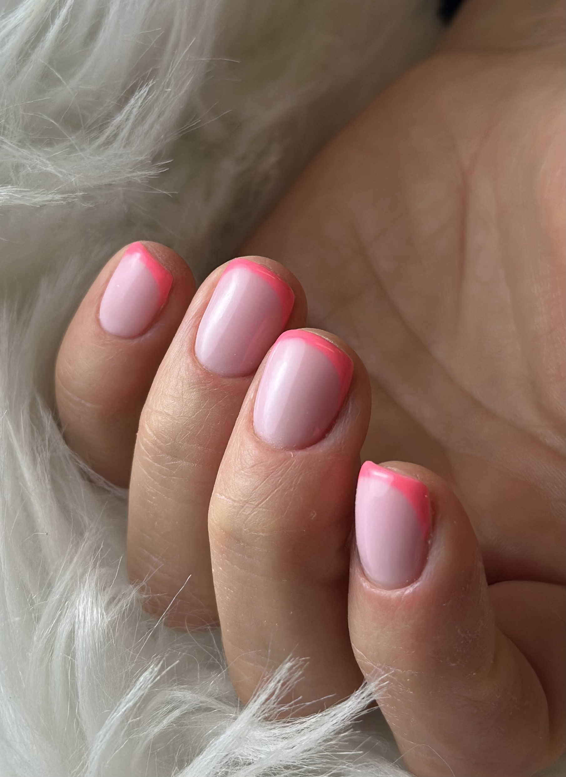 Stylizacja paznokci w salonie Glow Up Lublin - manicure hybrydowy i żelowy
