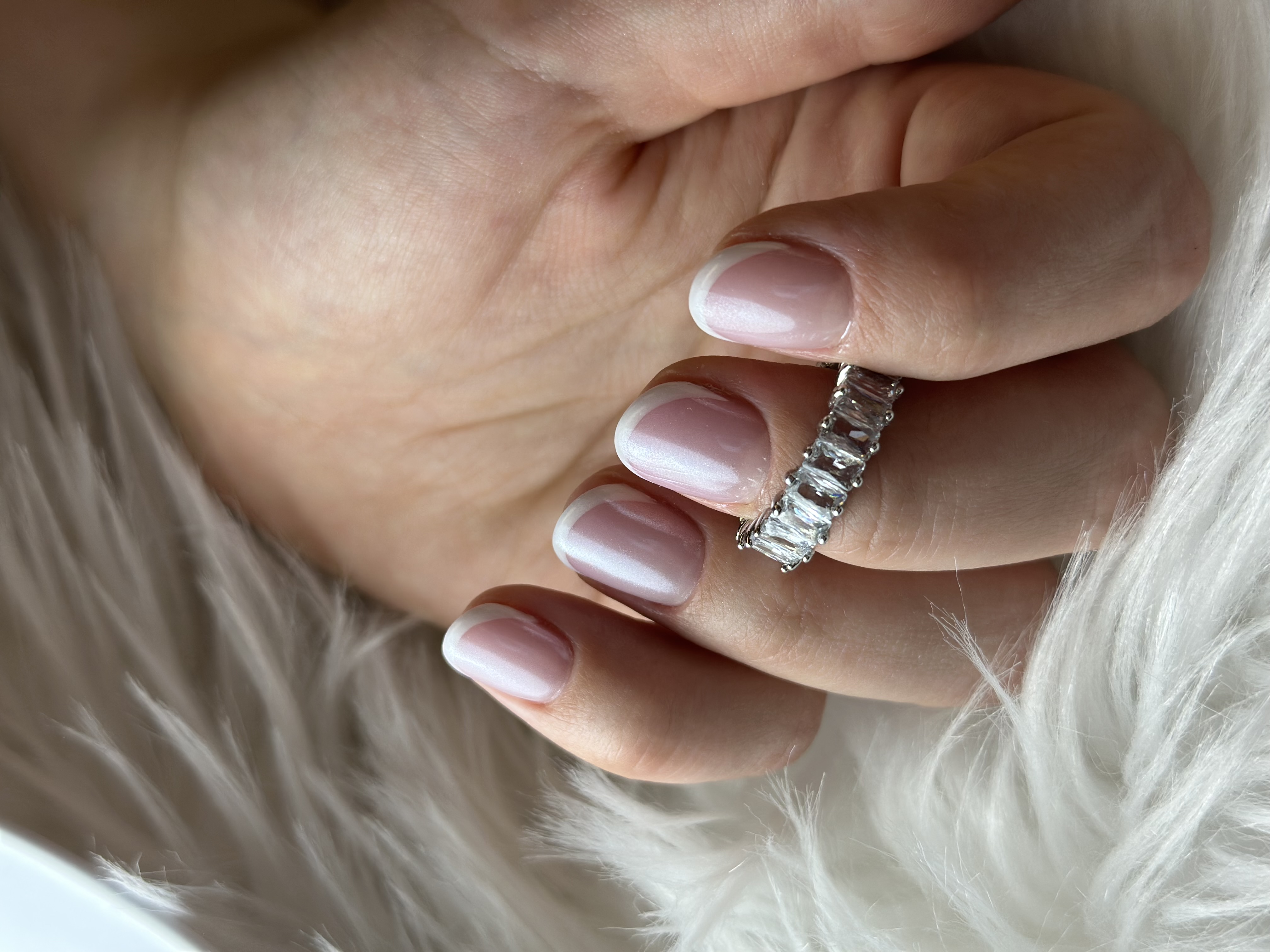 Stylizacja paznokci w salonie Glow Up Lublin - manicure hybrydowy i żelowy