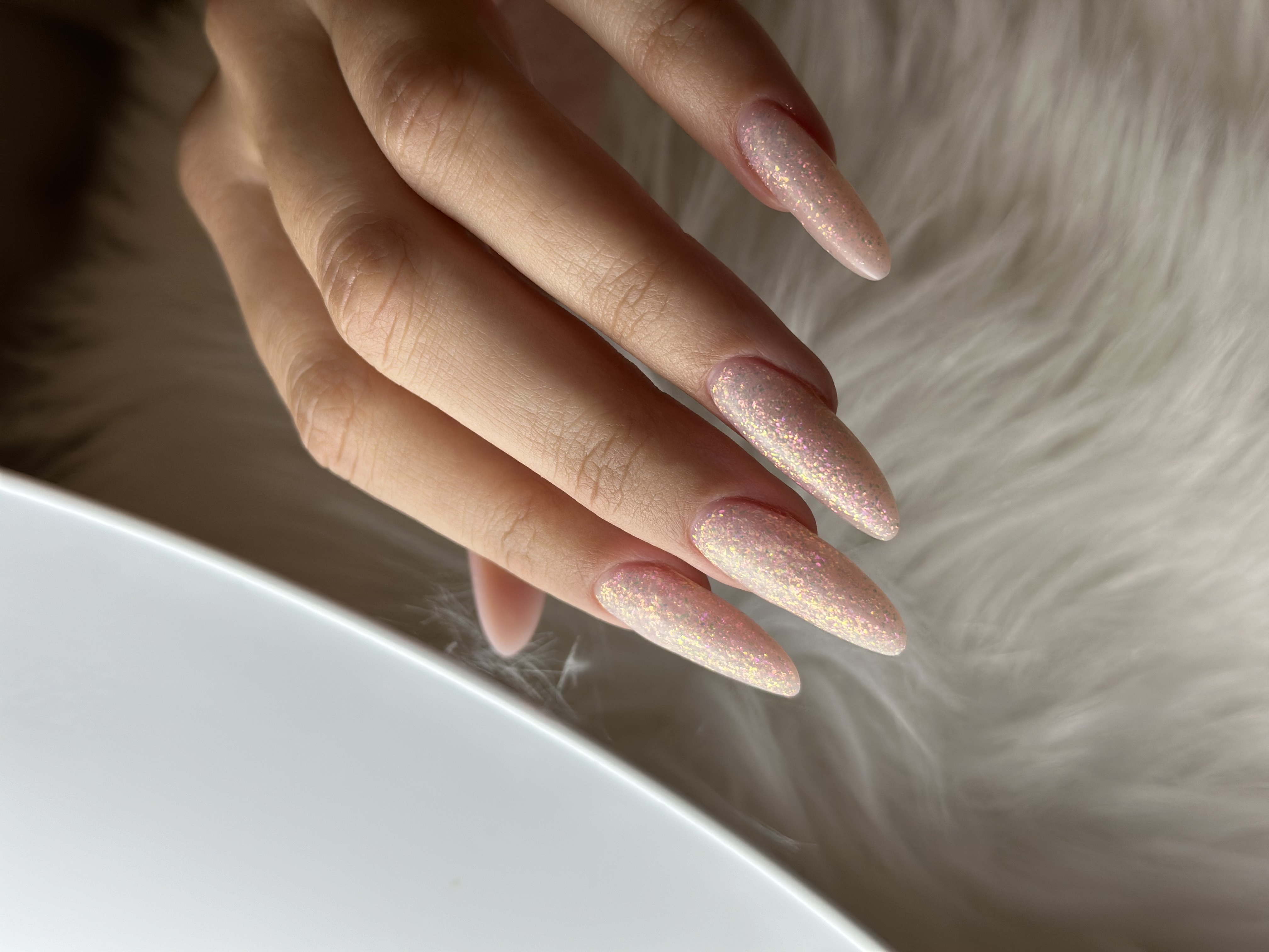 Stylizacja paznokci w salonie Glow Up Lublin - manicure hybrydowy i żelowy